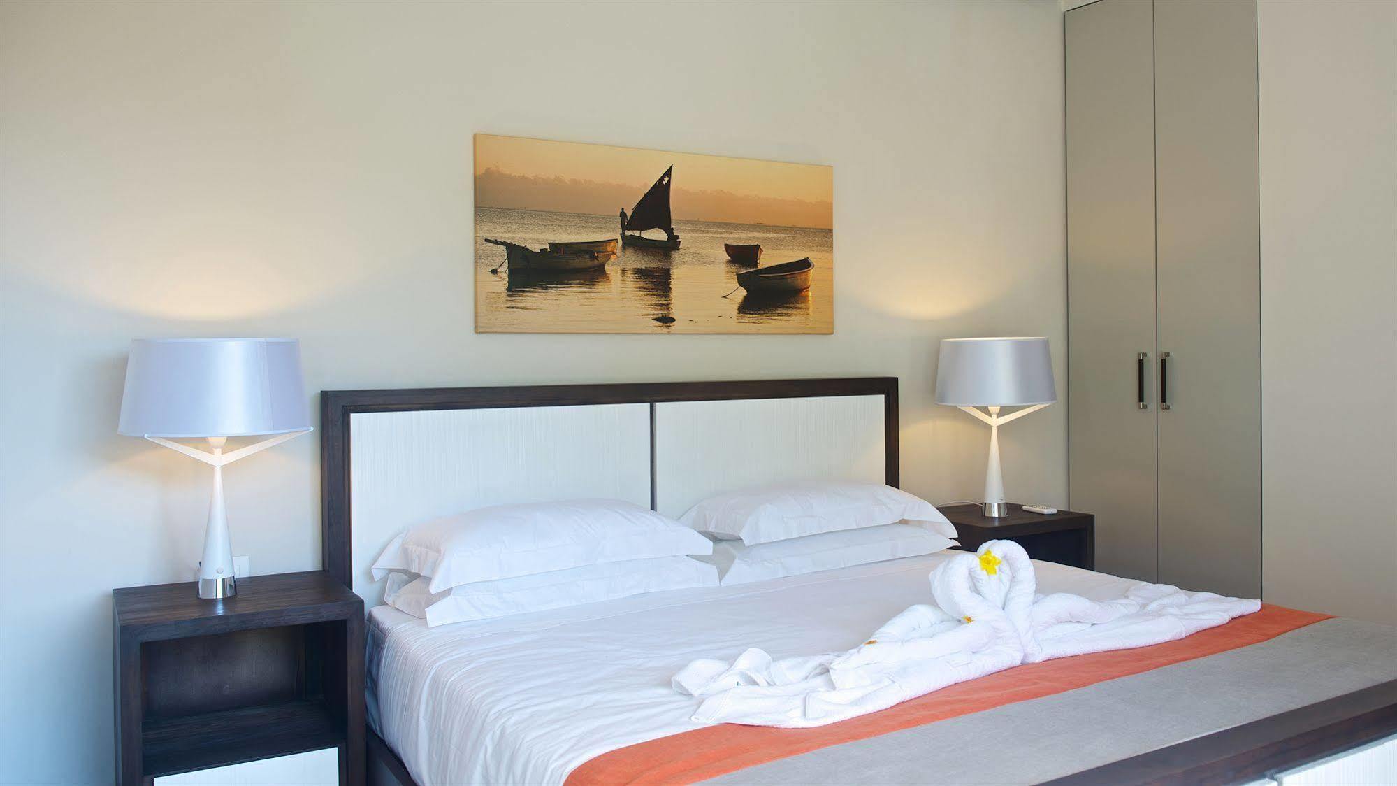 Esplanade By Horizon Holidays Tamarin Exterior photo