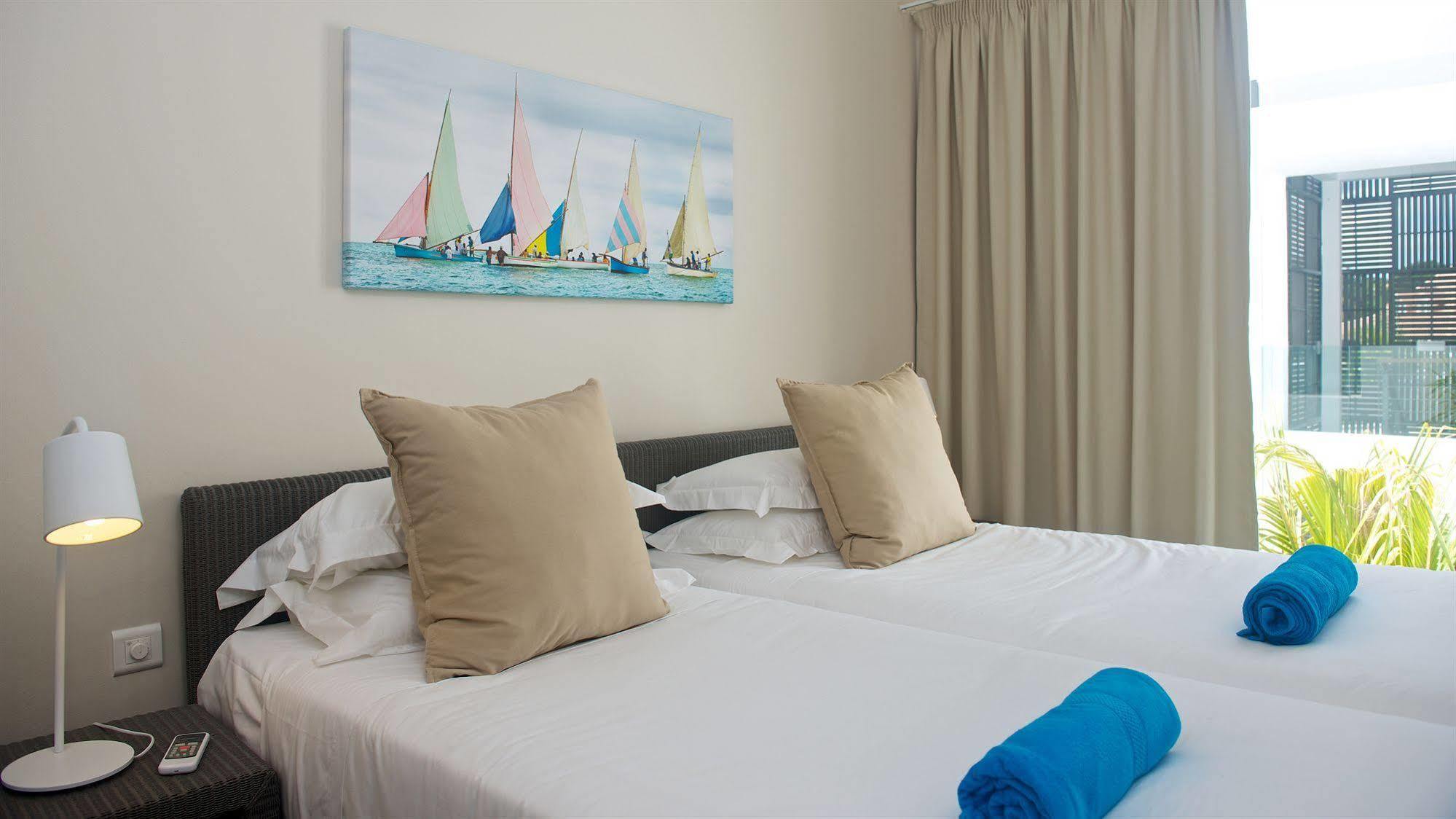 Esplanade By Horizon Holidays Tamarin Exterior photo